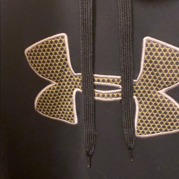 Medium Men’s Under Armour Sweatshirt - Picture 2 of 2